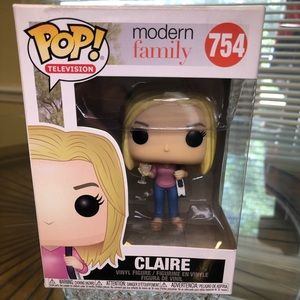 FUNKO POP! Modern Family Claire #754 Vinyl Figure With Protector